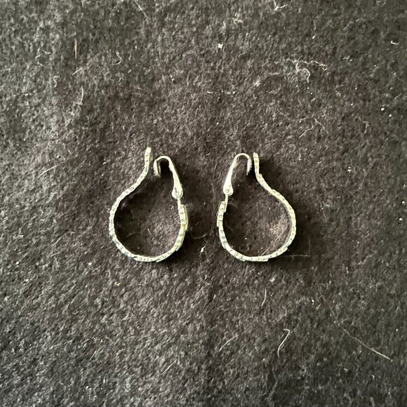 Vintage Avon Silver Tone ‘Leaf’ Clip Earrings - Picture 3 of 4